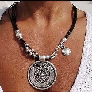 Vintage Bohemian Flower Pattern Pendant